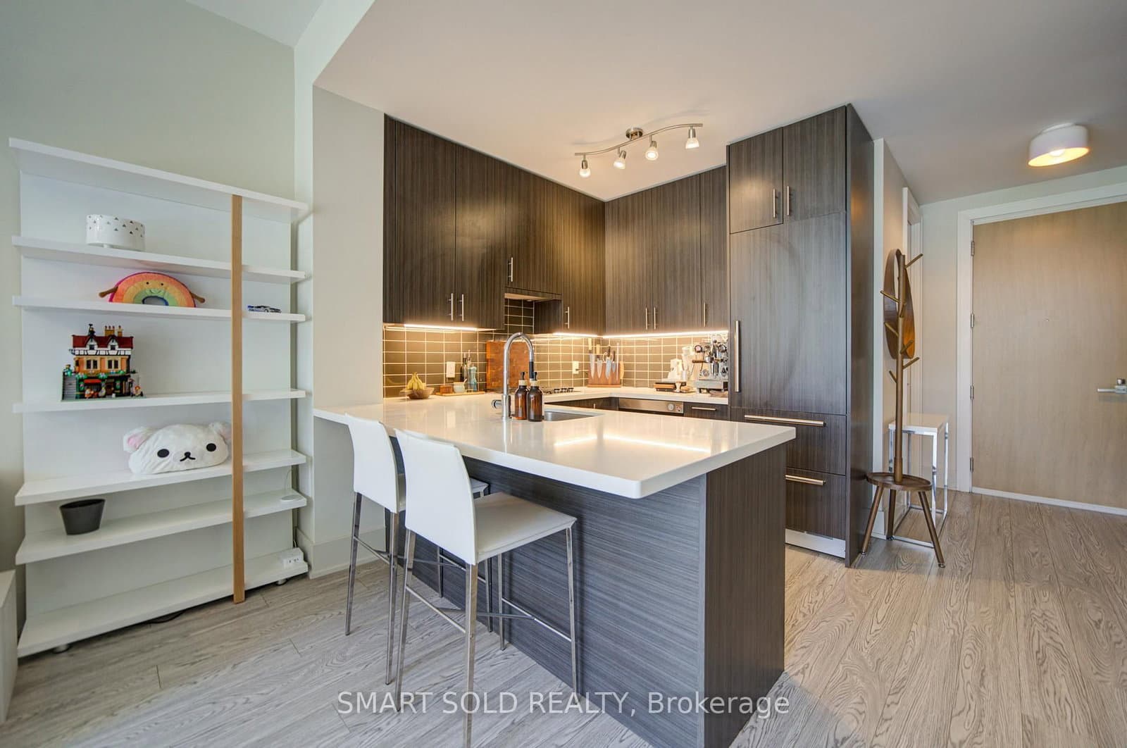 39 Queens Quay E, Unit 436 thumbnail 4