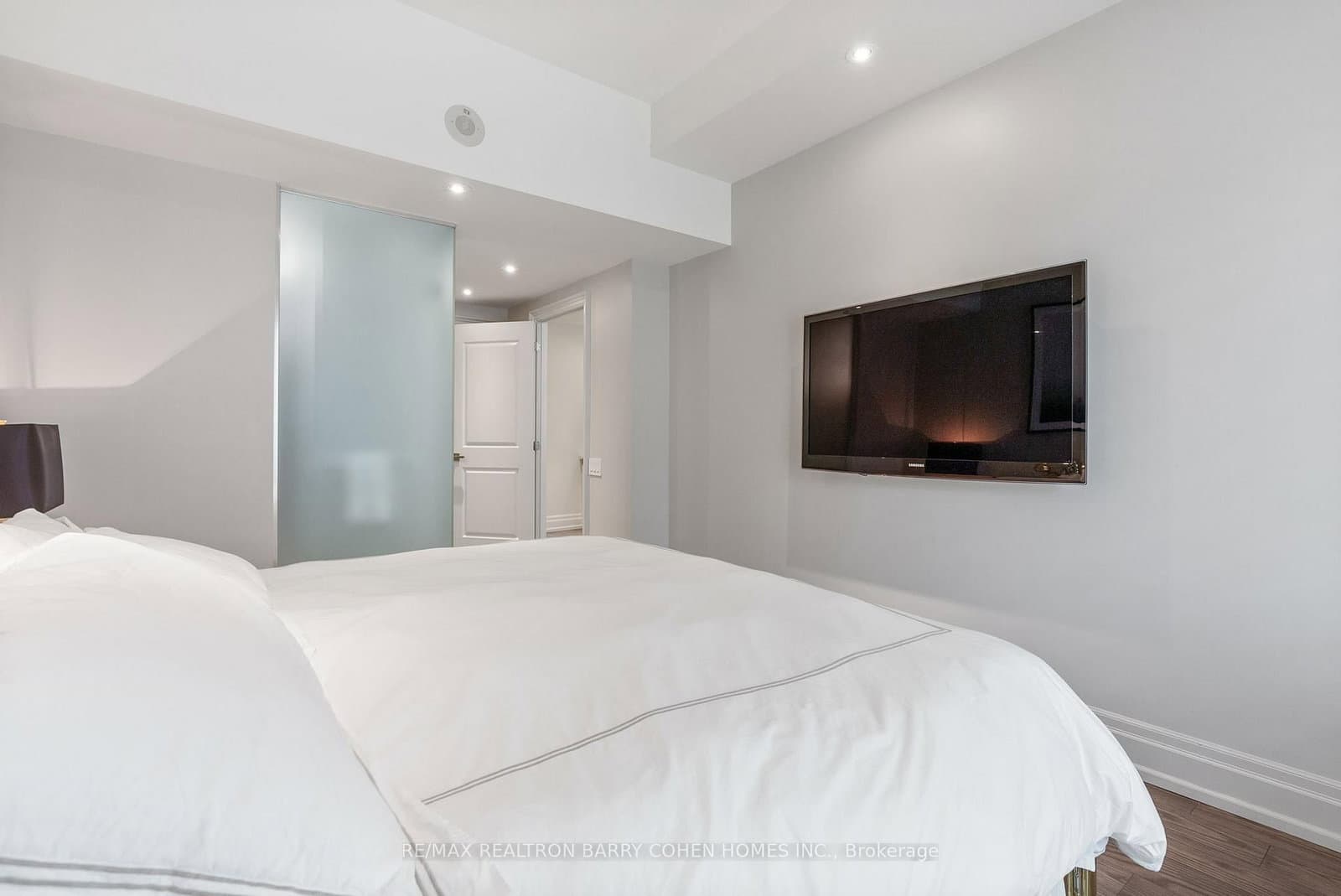 133 Pears Avenue thumbnail 32
