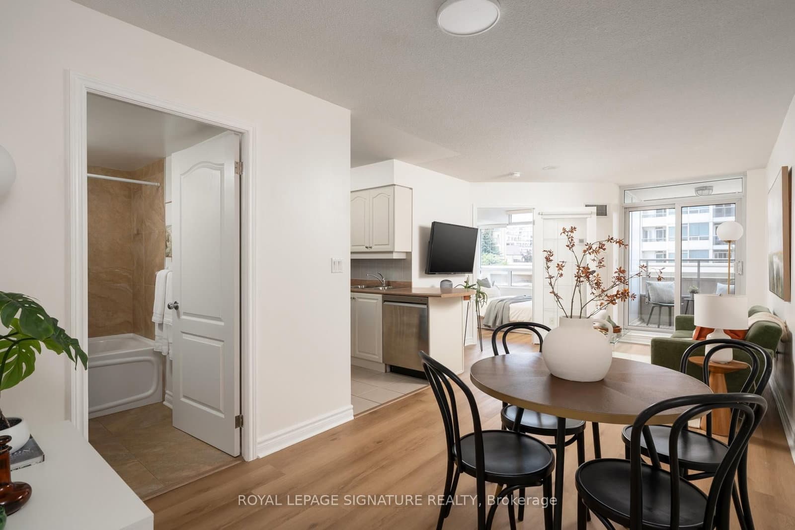 2 Rean Drive, Unit 306 thumbnail 2