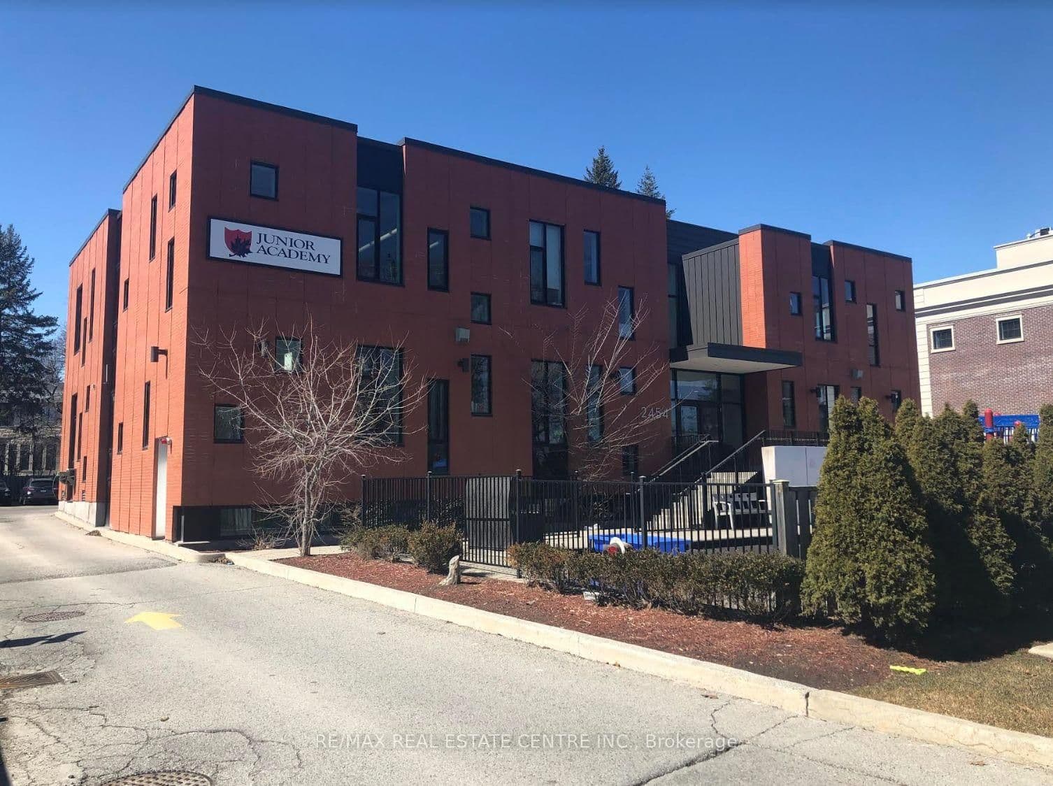 2454 Bayview Avenue, Unit 211 thumbnail 2