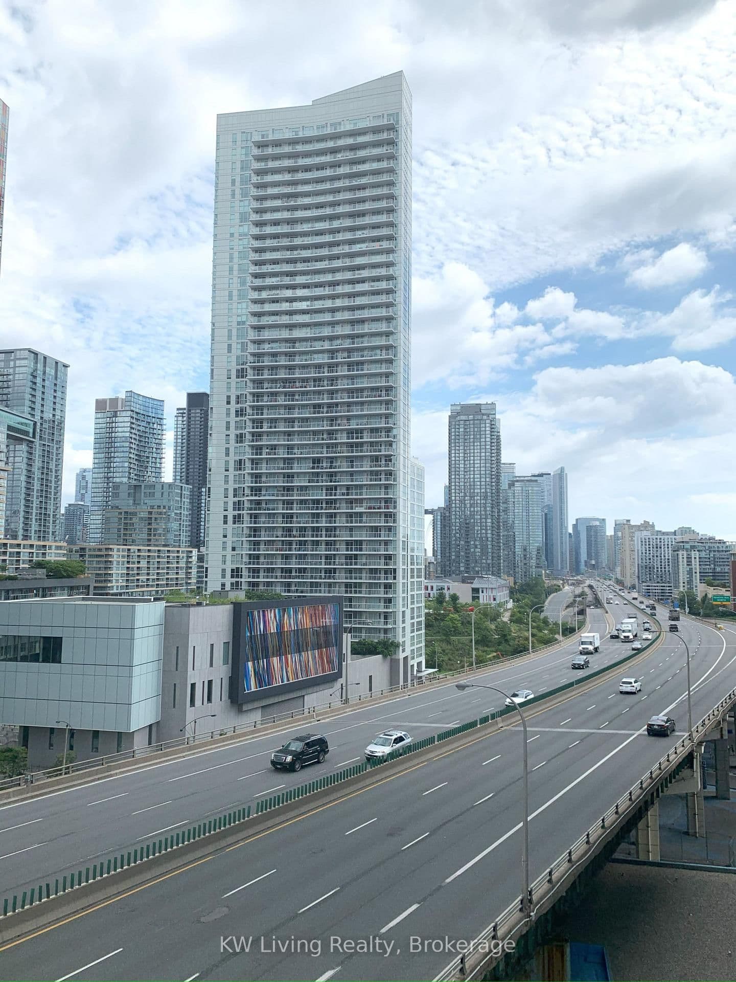 19 Bathurst Street, Unit 1006 thumbnail 2