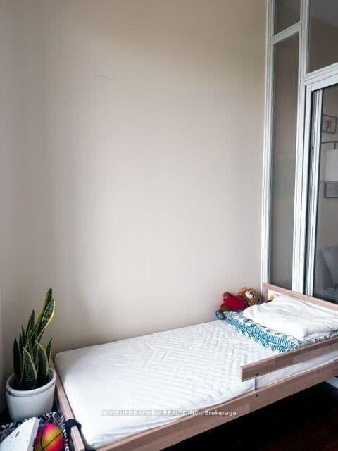 18 Holmes Avenue, Unit 501 thumbnail 16