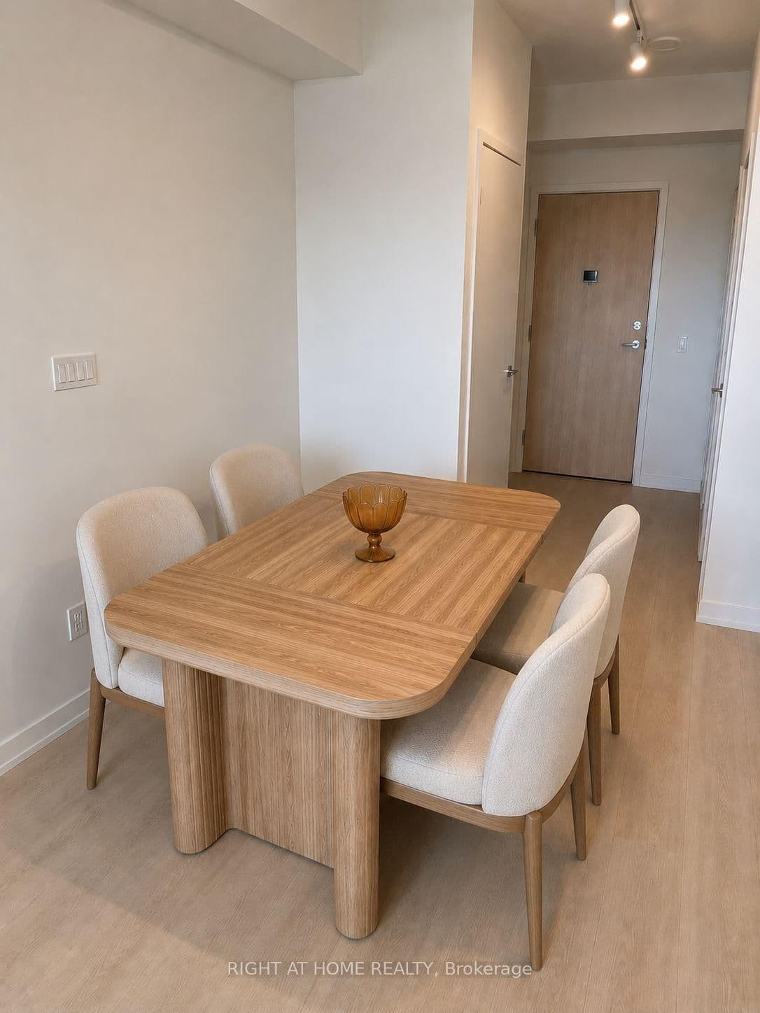 181 Sheppard Avenue E, Unit 604 thumbnail 2