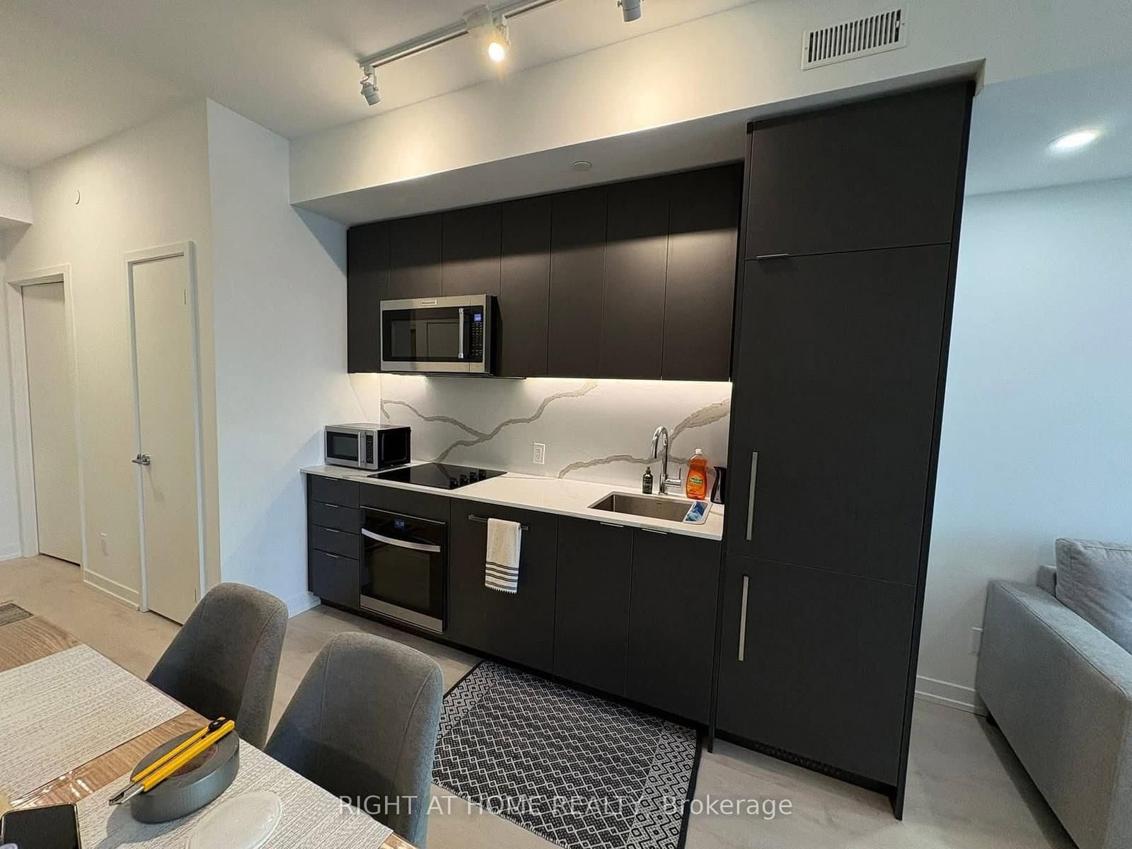 181 Sheppard Avenue E, Unit 604 thumbnail 3