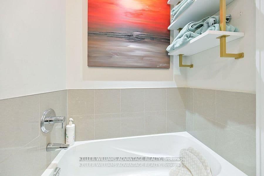 29 Queens Quay E, Unit 616 thumbnail 12