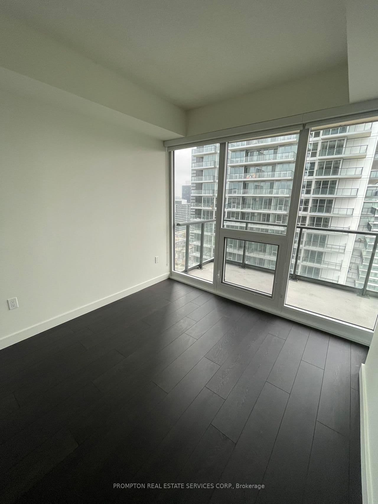 85 McMahon Drive, Unit 2015 thumbnail 19