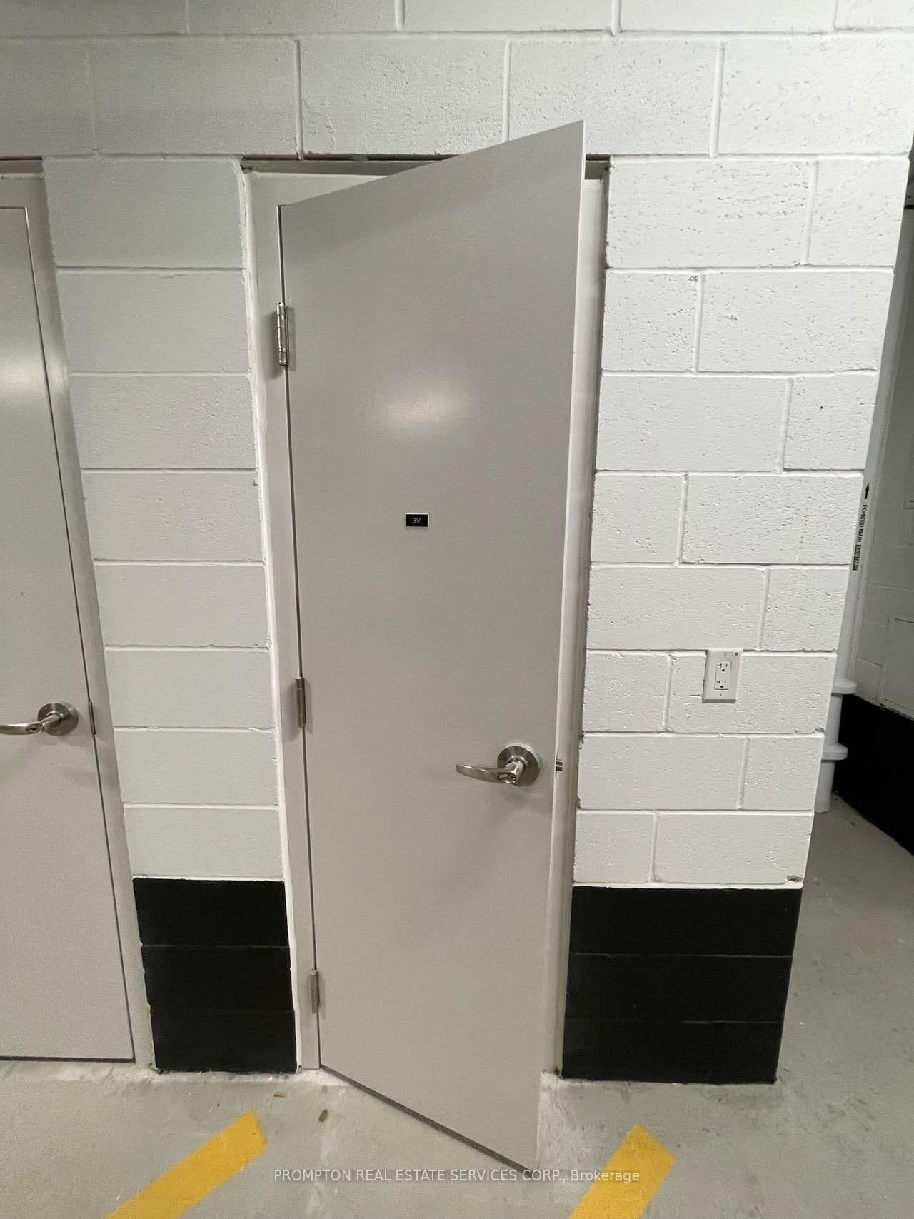 85 McMahon Drive, Unit 2015 thumbnail 24