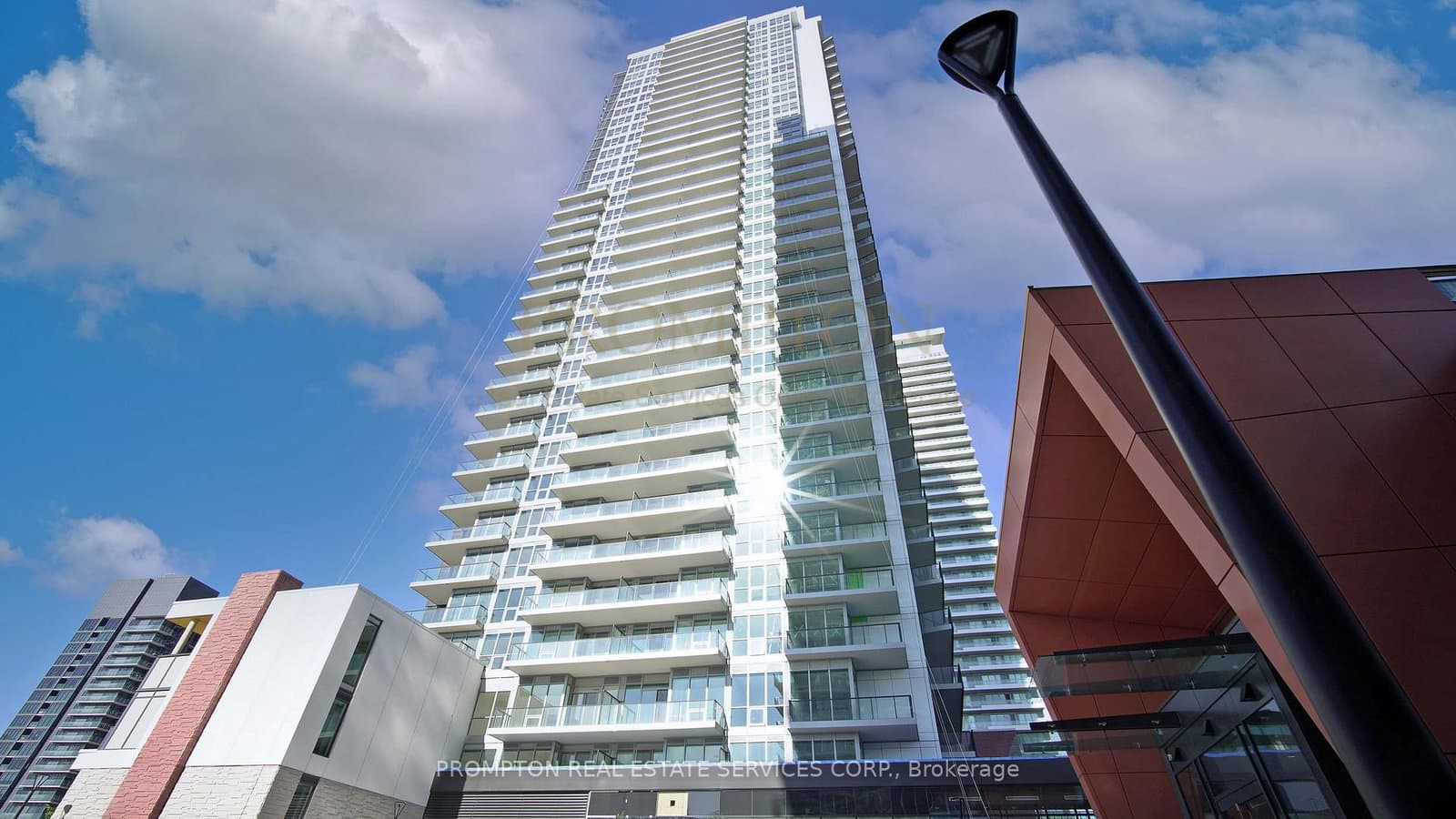 85 McMahon Drive, Unit 2015 thumbnail 4