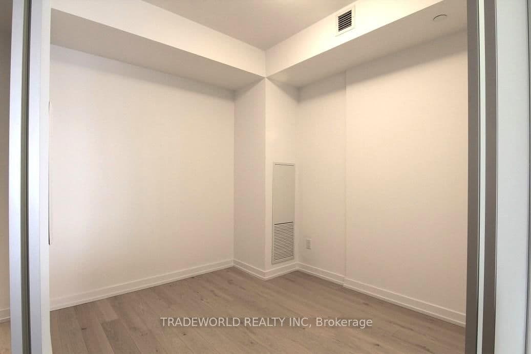 488 University Avenue, Unit 2101 thumbnail 13