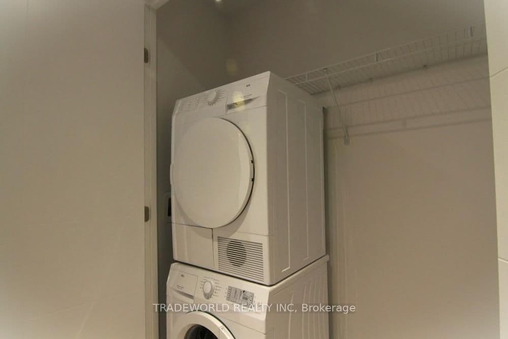 488 University Avenue, Unit 2101 thumbnail 15