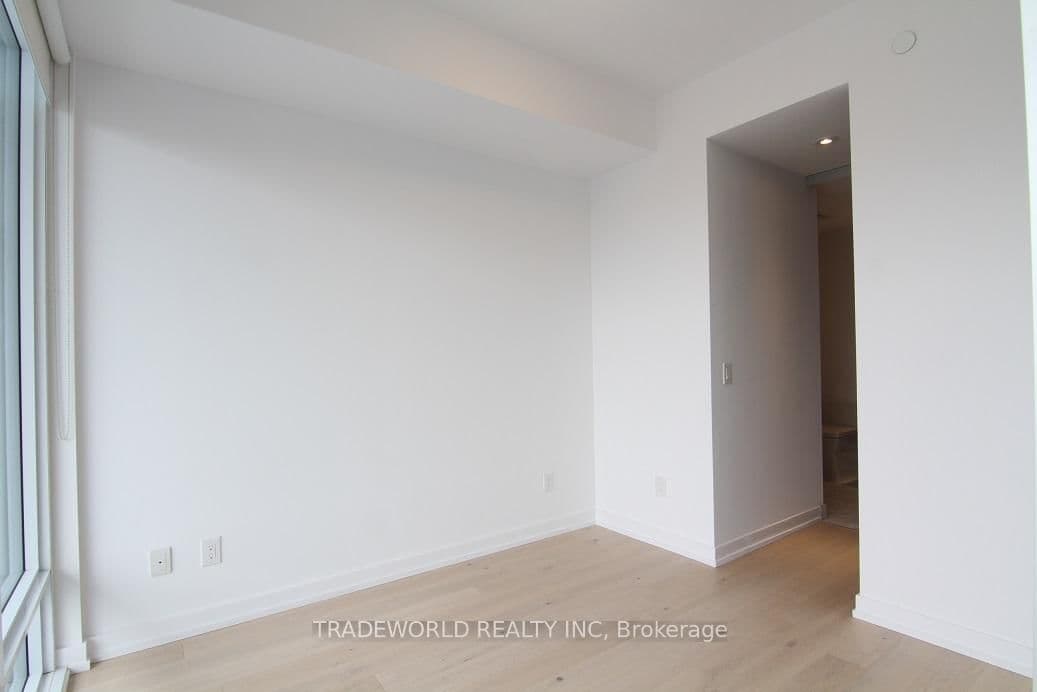 488 University Avenue, Unit 2101 thumbnail 9
