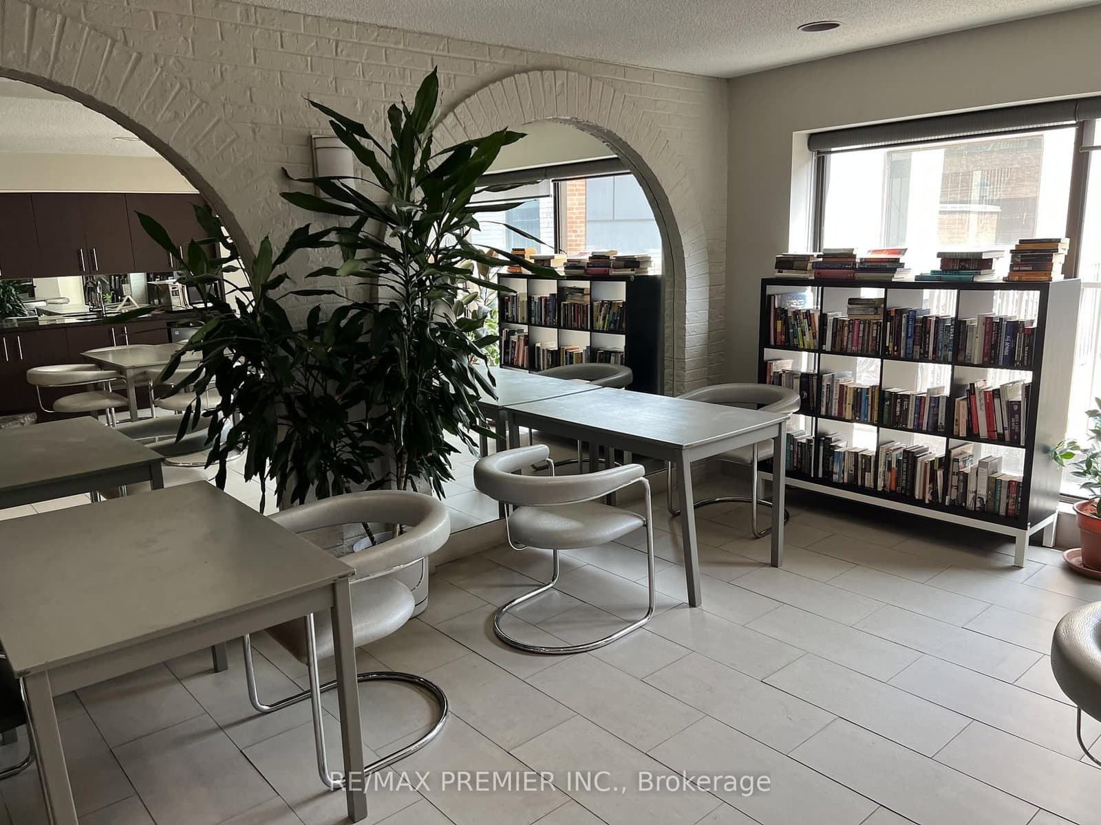 80 St Patrick Street, Unit 718 thumbnail 10