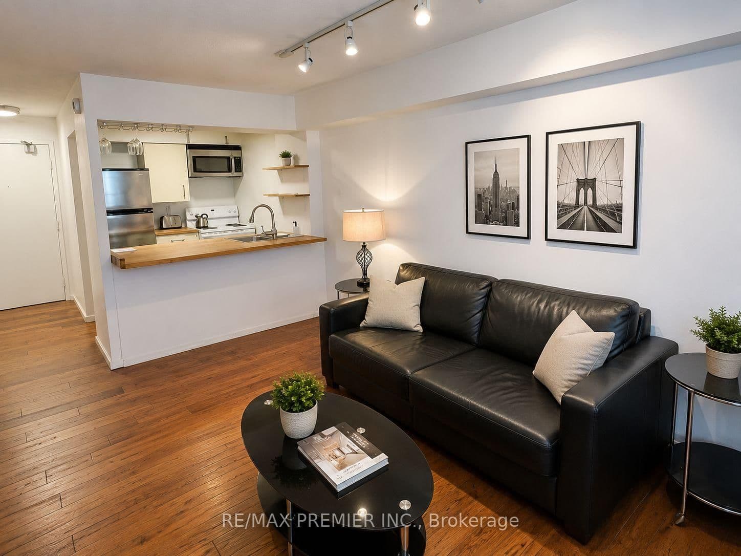 80 St Patrick Street, Unit 718 thumbnail 2