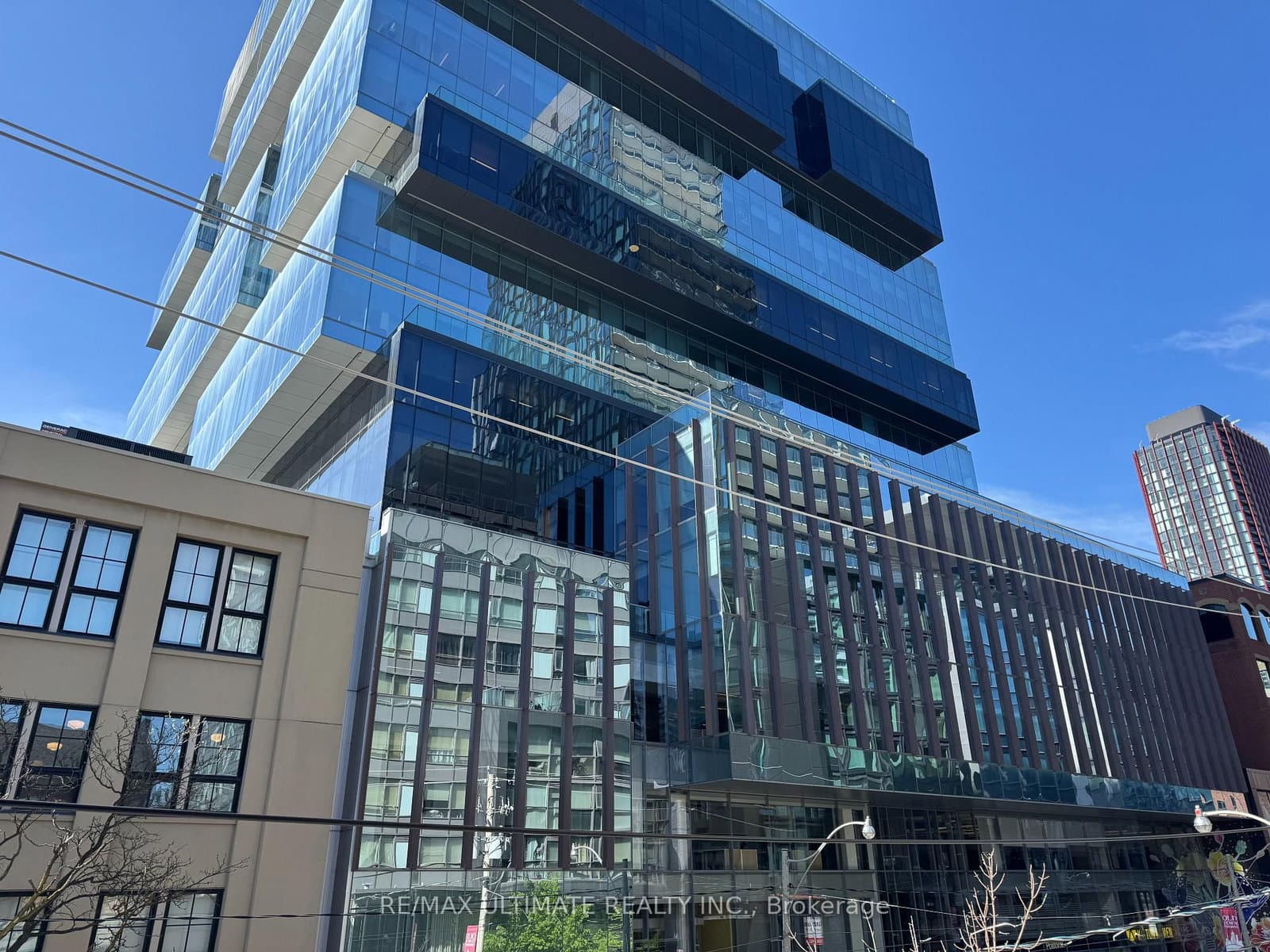 300 King Street E thumbnail 2