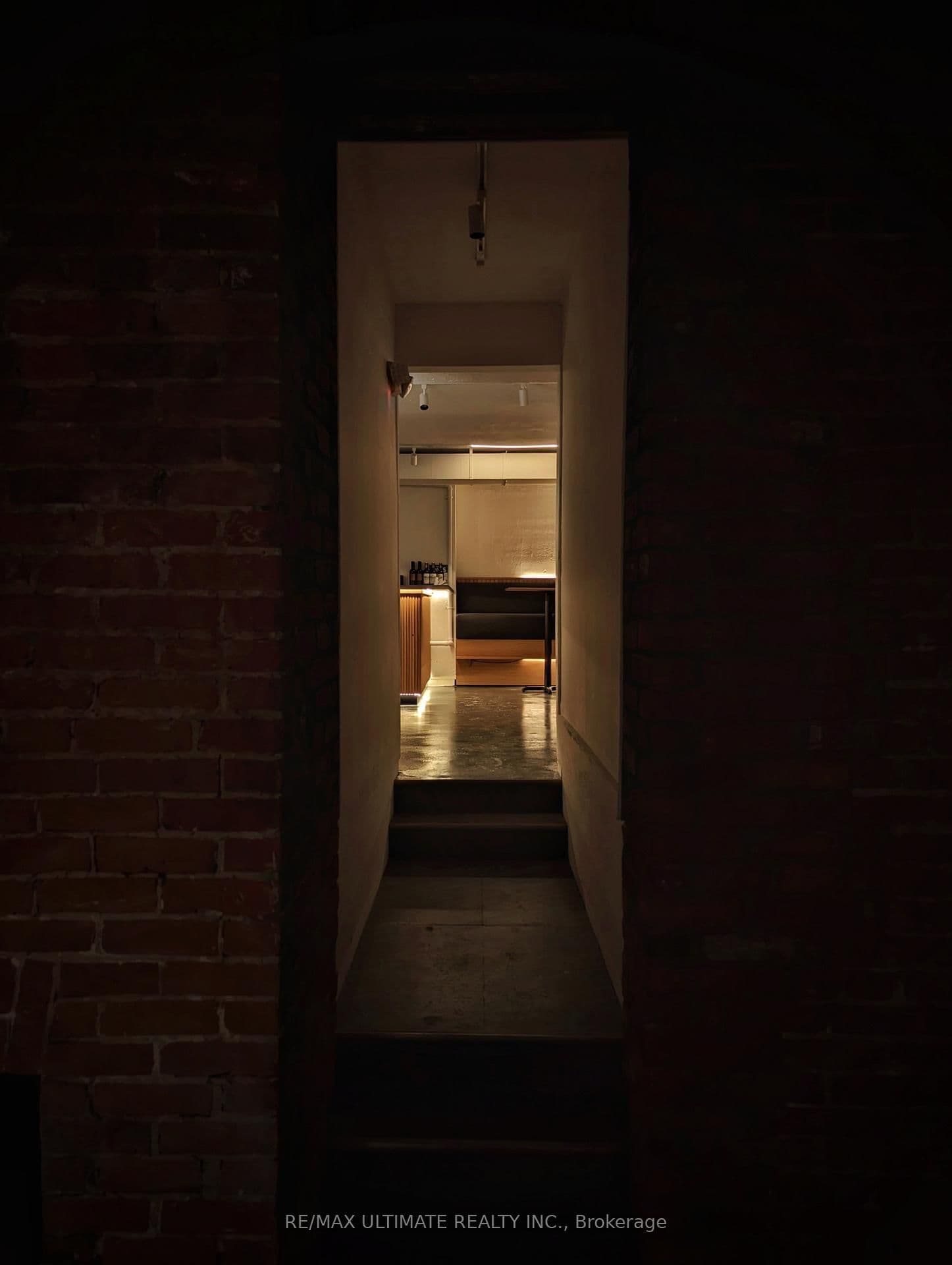 300 King Street E thumbnail 20