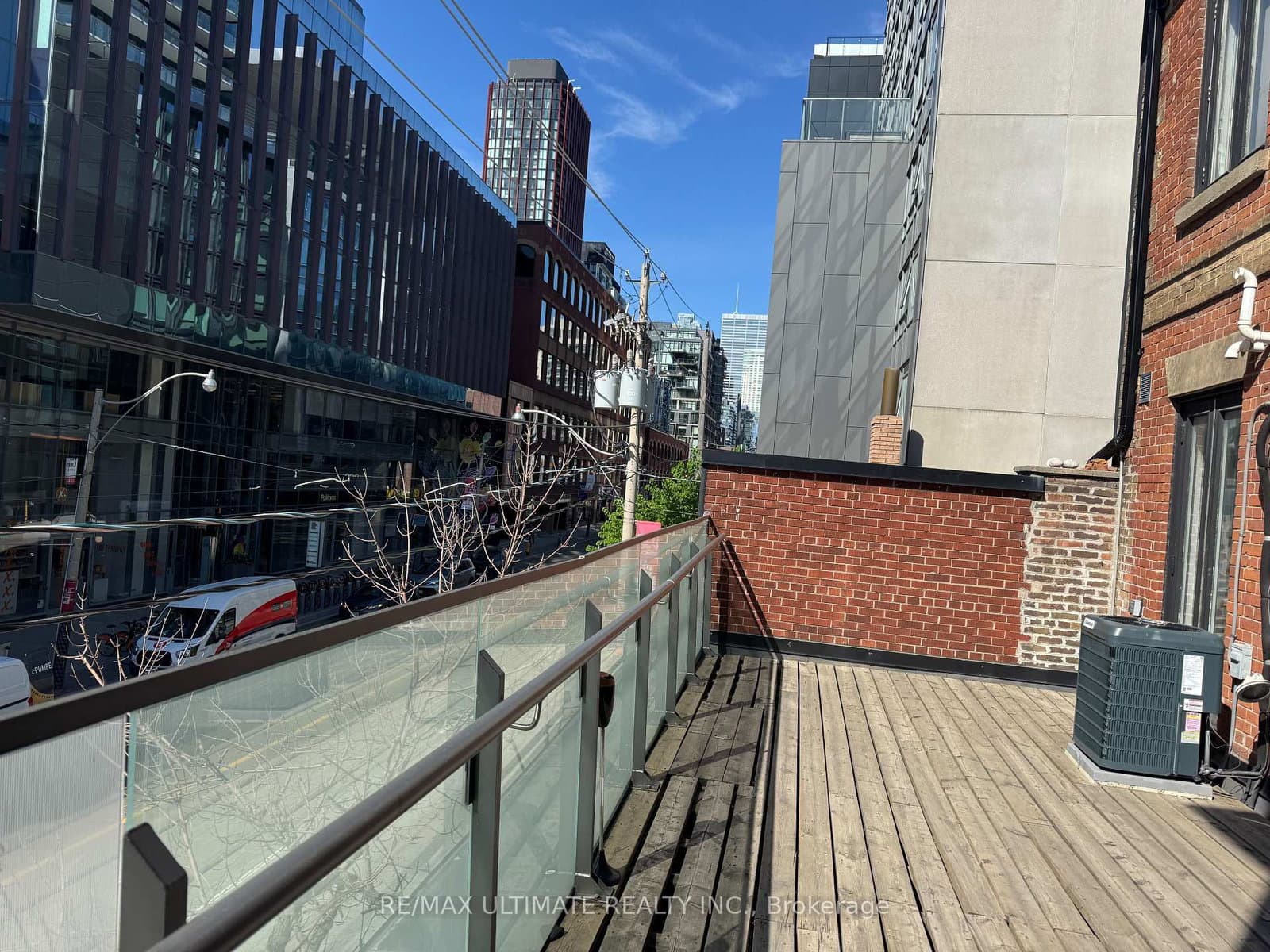 300 King Street E thumbnail 25