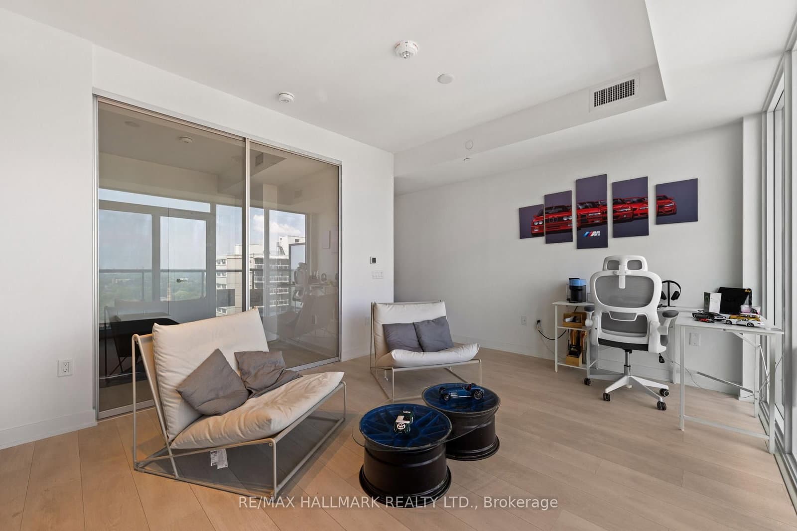 127 Broadway Avenue, Unit 1611 thumbnail 2