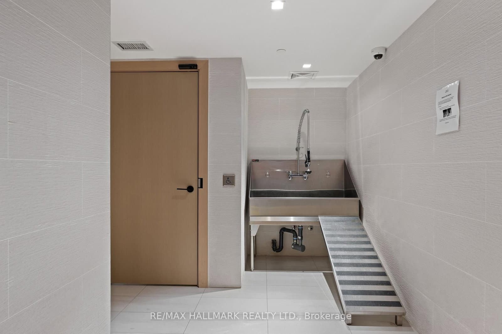 127 Broadway Avenue, Unit 1611 thumbnail 40
