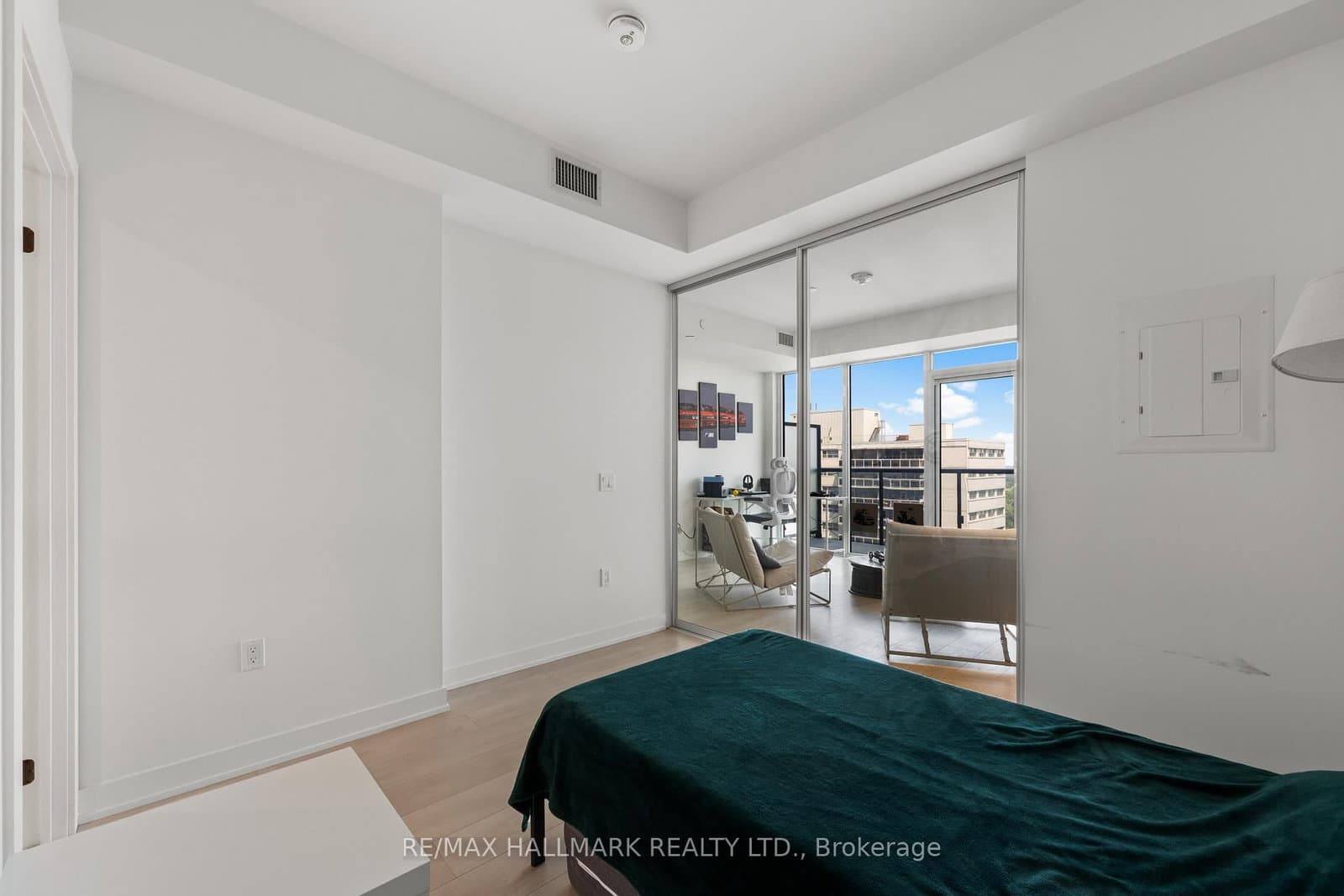 127 Broadway Avenue, Unit 1611 thumbnail 6