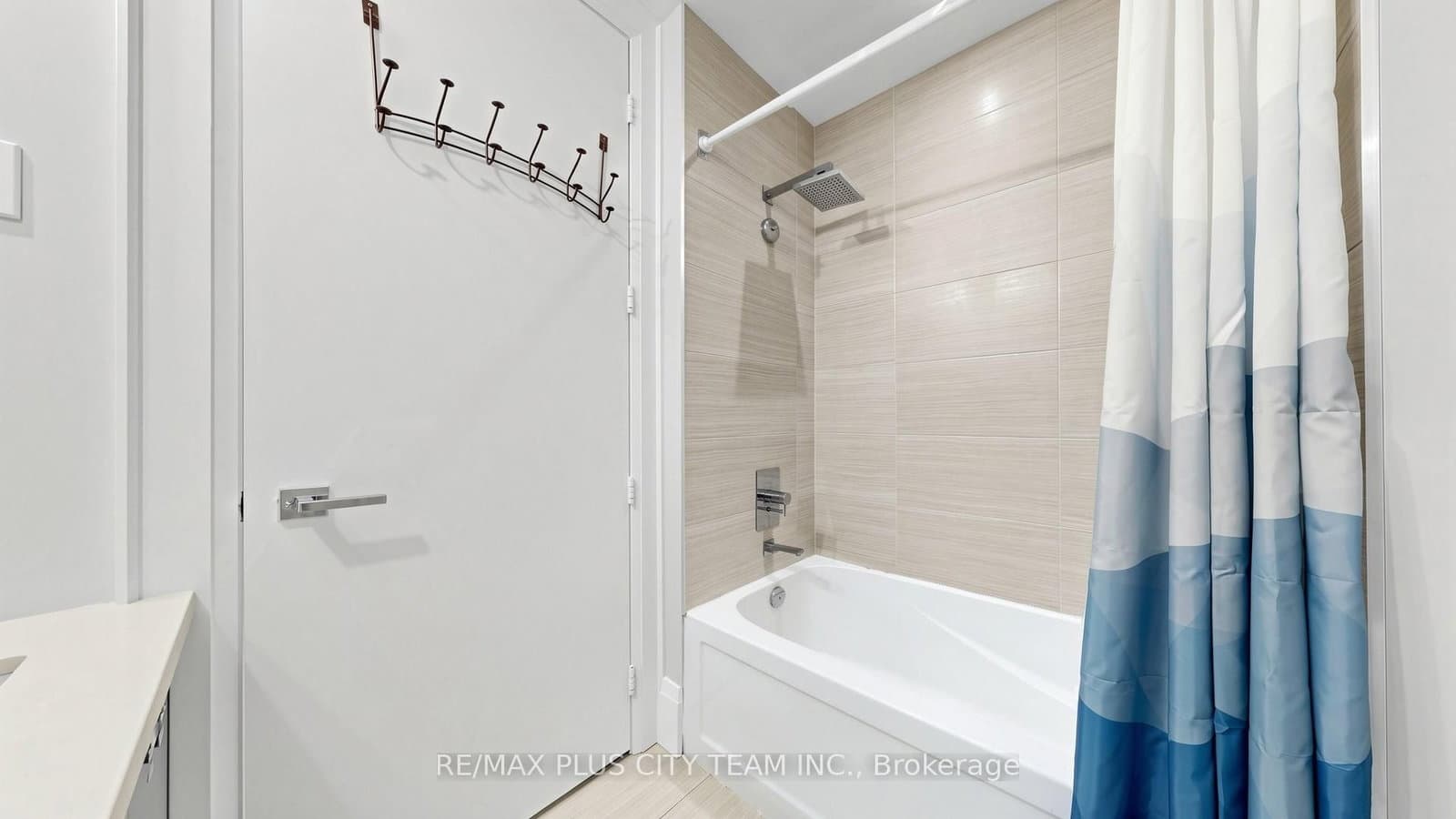 29 Queens Quay E, Unit TH122 thumbnail 12
