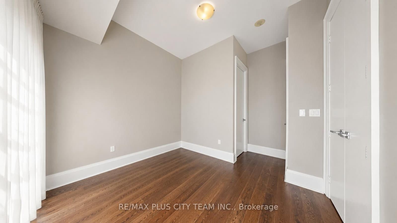 29 Queens Quay E, Unit TH122 thumbnail 14