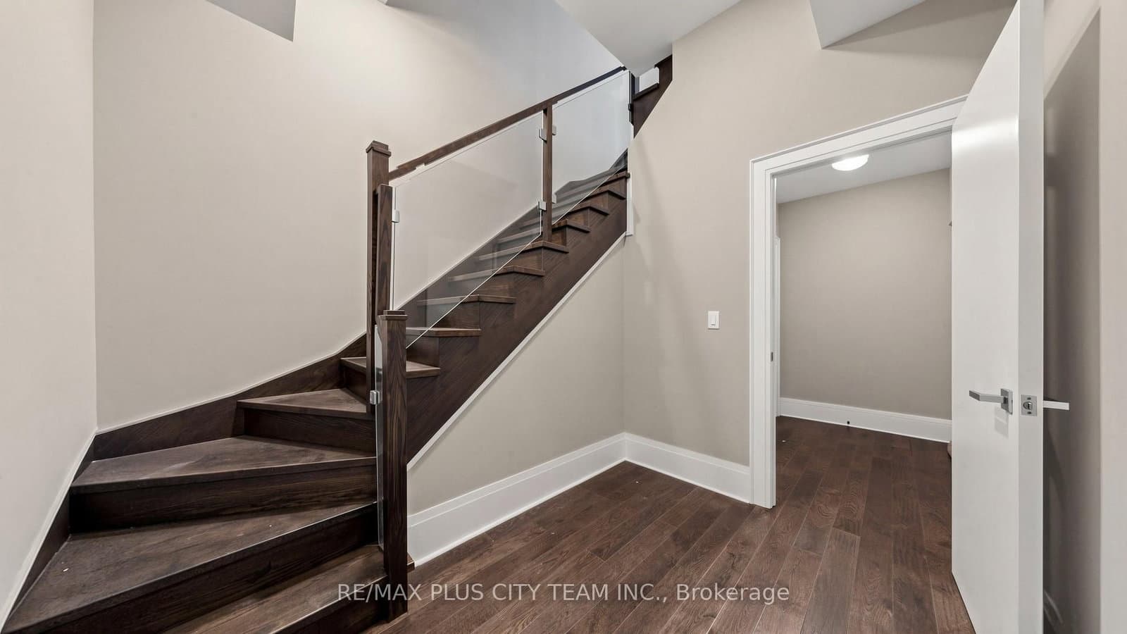 29 Queens Quay E, Unit TH122 thumbnail 18