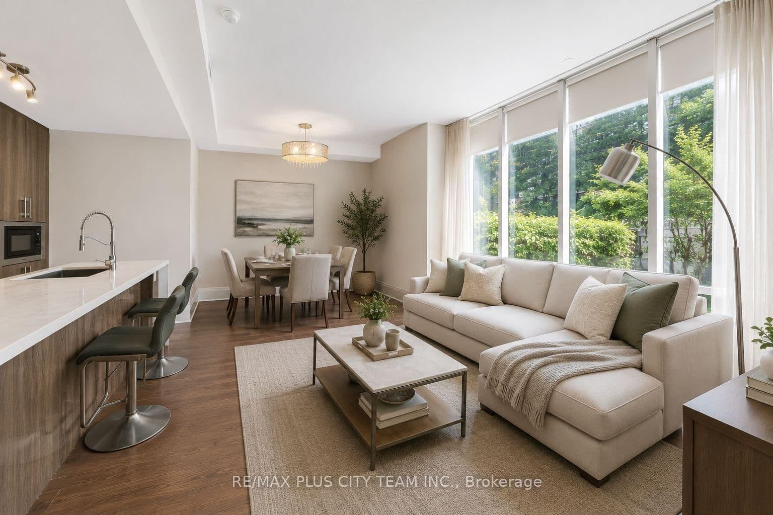 29 Queens Quay E, Unit TH122 thumbnail 2