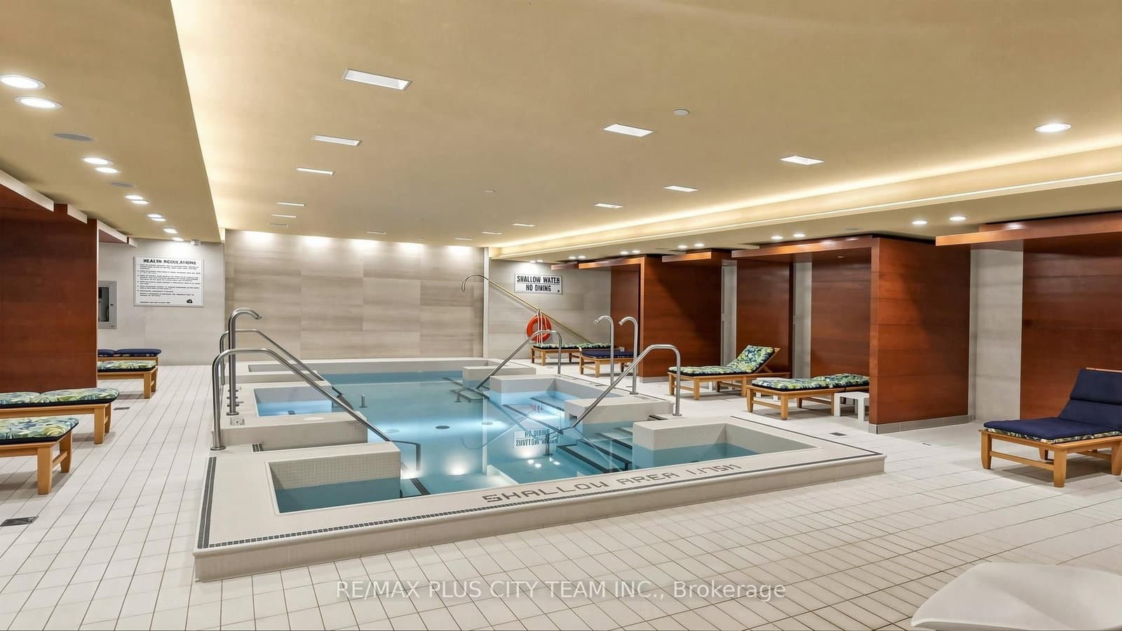 29 Queens Quay E, Unit TH122 thumbnail 22