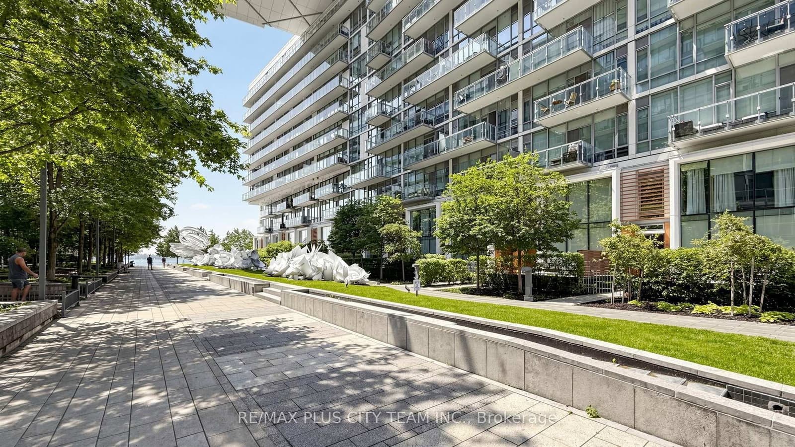 29 Queens Quay E, Unit TH122 thumbnail 32