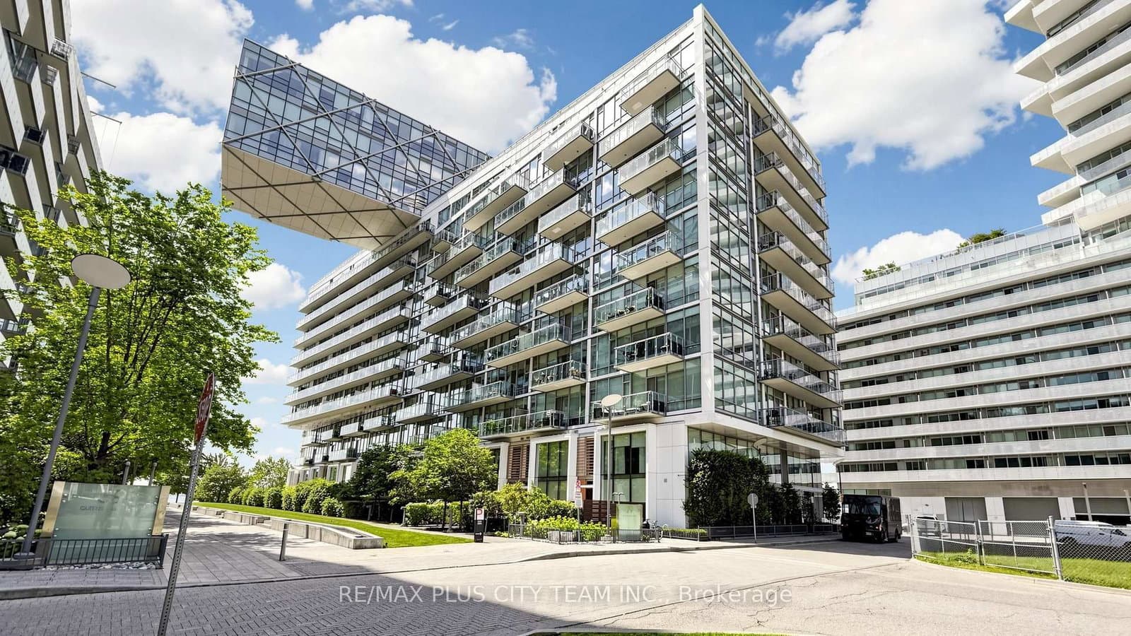 29 Queens Quay E, Unit TH122 thumbnail 33