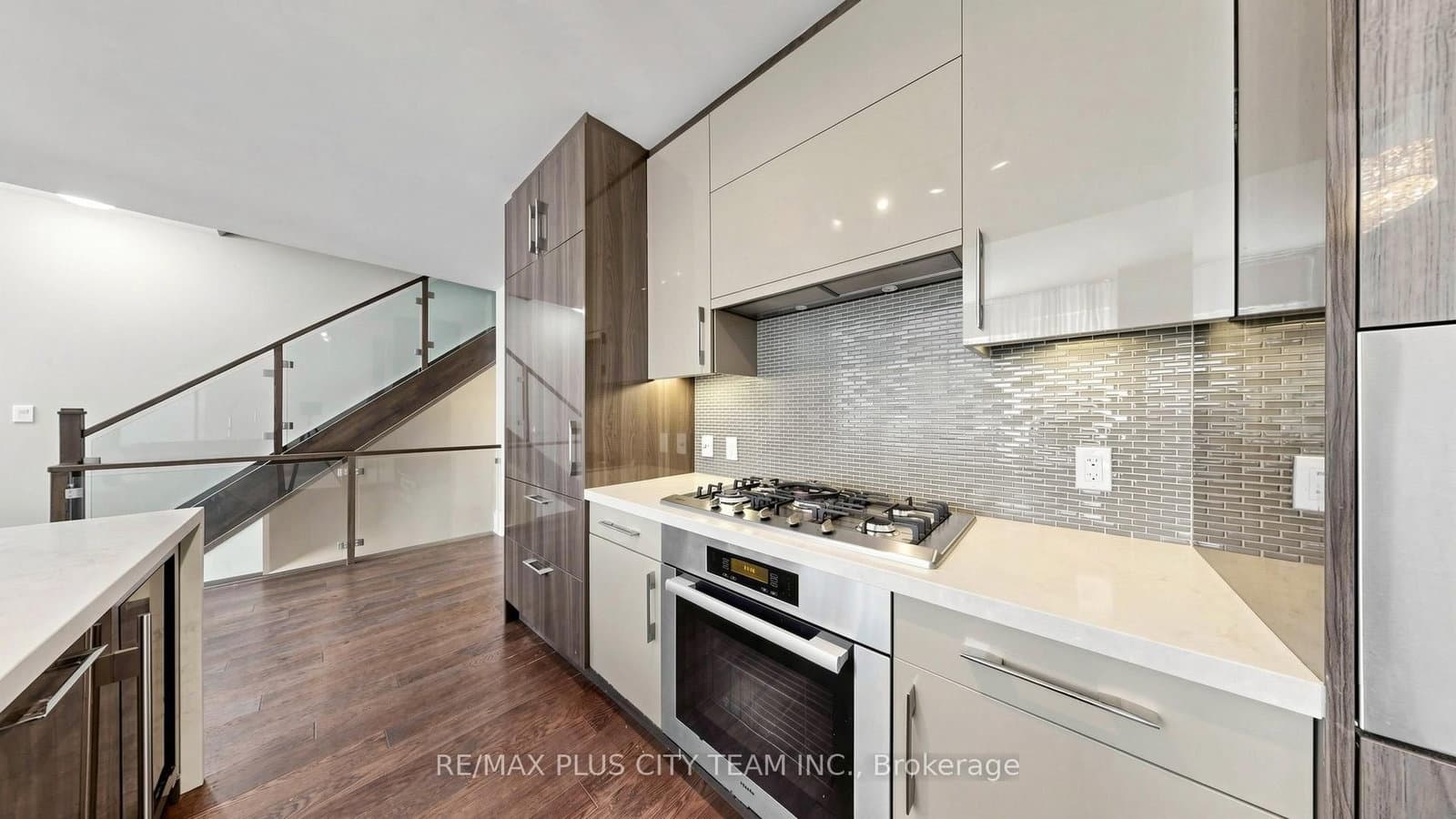 29 Queens Quay E, Unit TH122 thumbnail 6