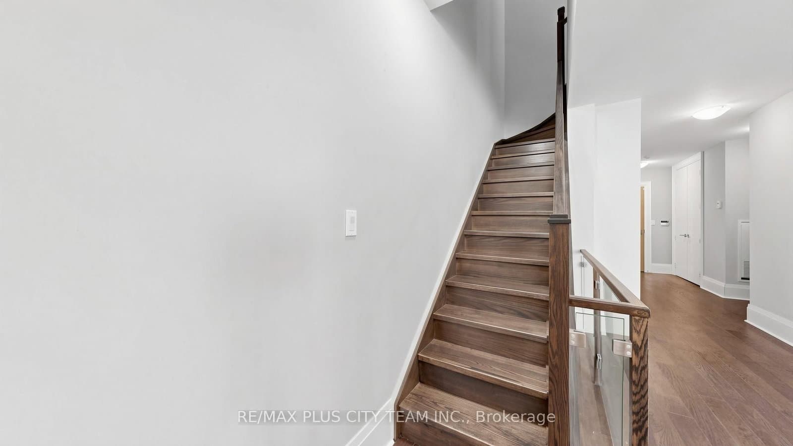 29 Queens Quay E, Unit TH122 thumbnail 8