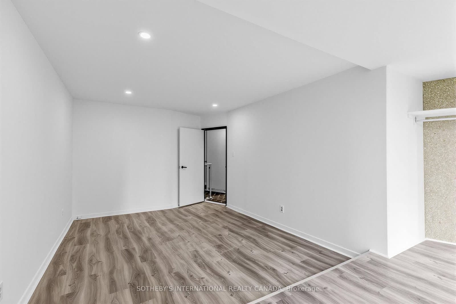 33 Harbour Square, Unit 1008 thumbnail 31