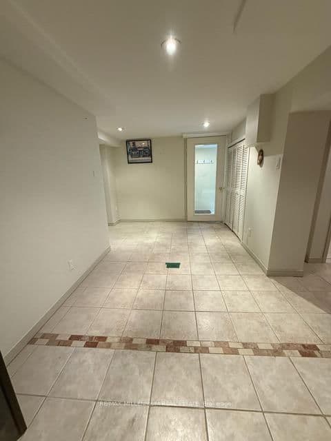 180 Cottingham Street, Unit Basement thumbnail 7