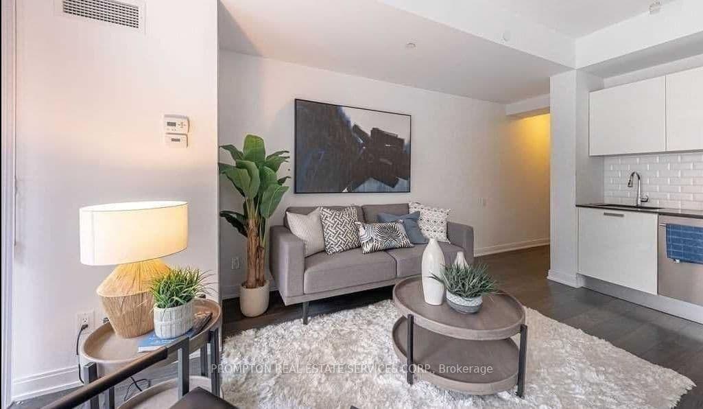 42 Charles Street E, Unit 607 thumbnail 10