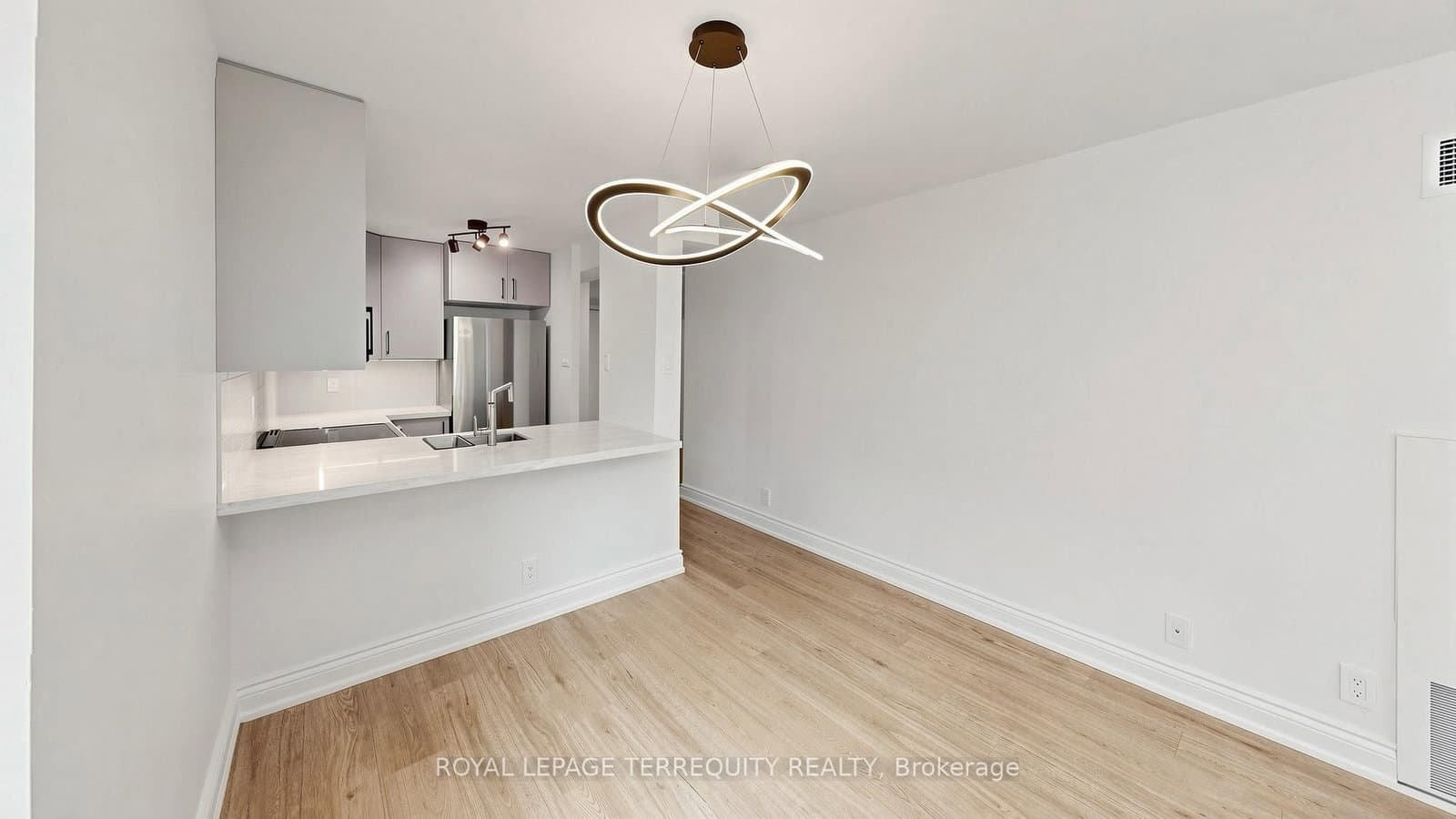 92 King Street E, Unit 220 thumbnail 2