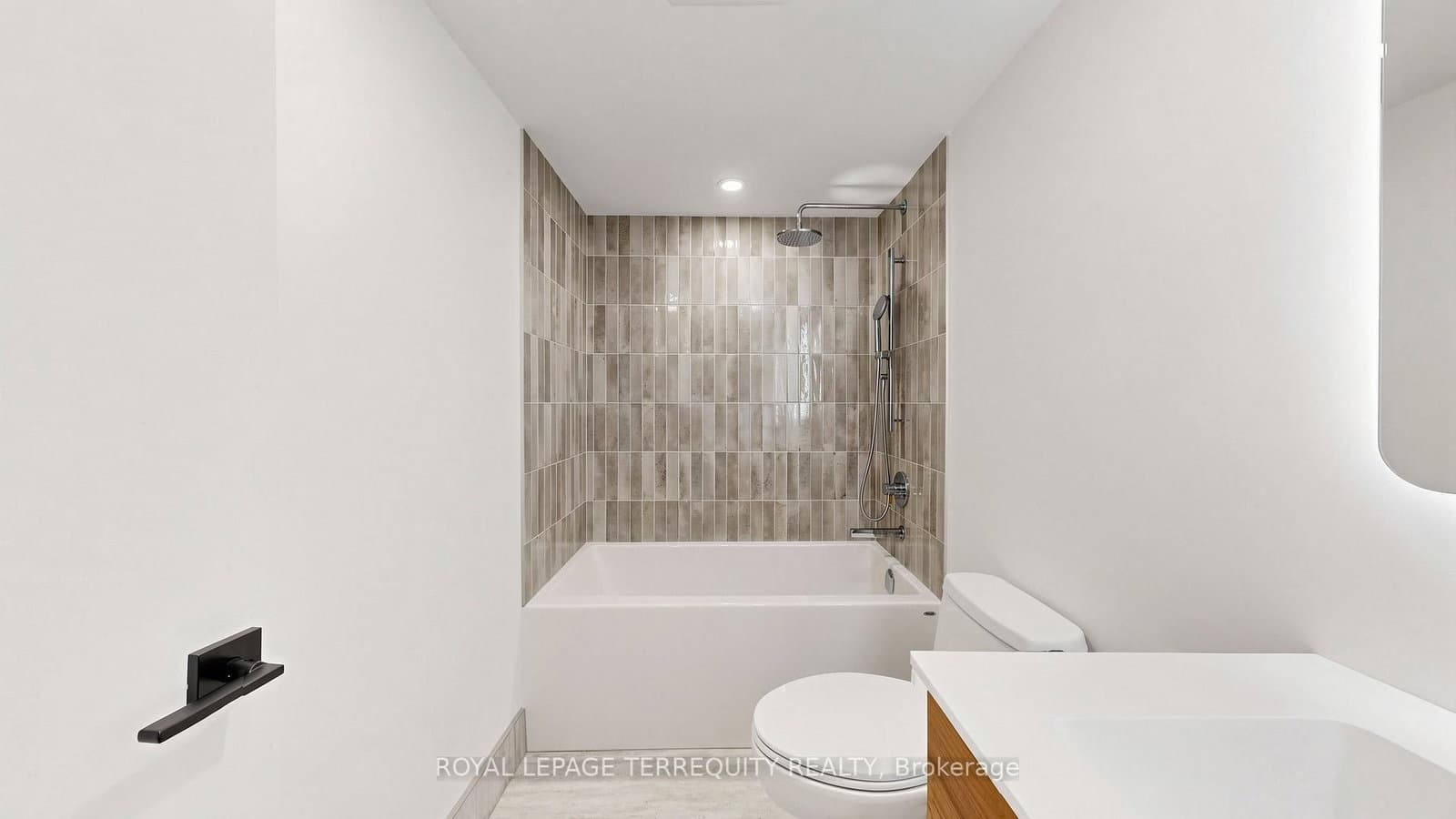 92 King Street E, Unit 220 thumbnail 23
