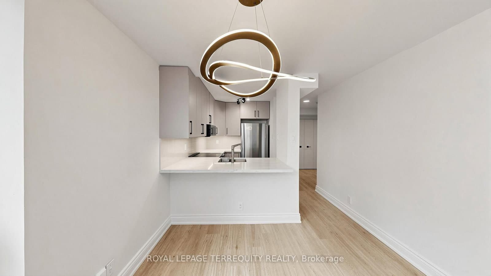 92 King Street E, Unit 220 thumbnail 3
