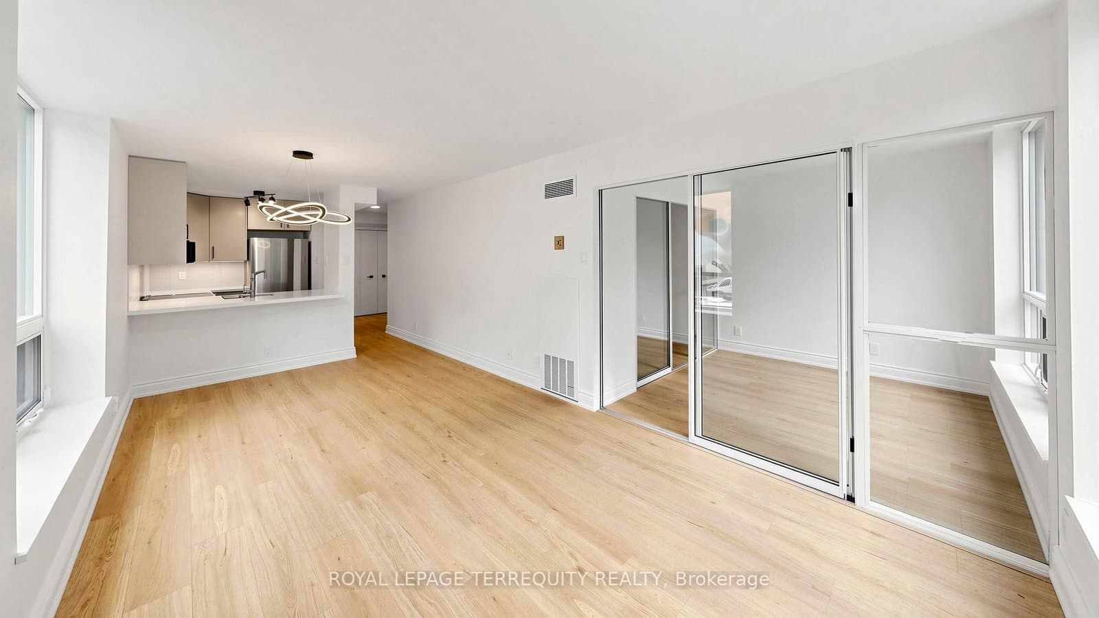 92 King Street E, Unit 220 thumbnail 7