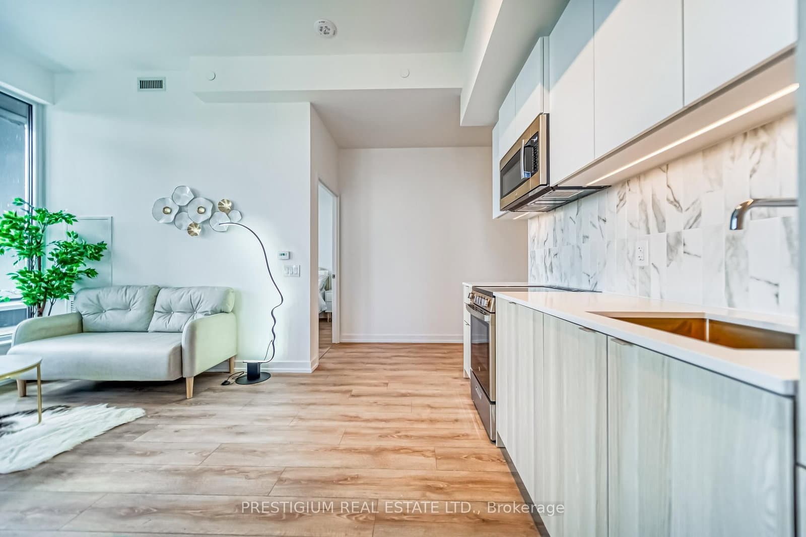 500 Dupont Street, Unit 303 thumbnail 17