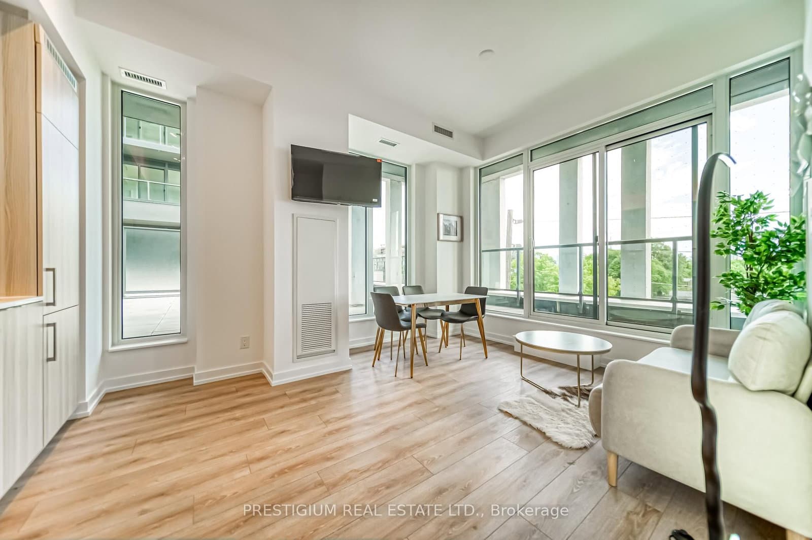 500 Dupont Street, Unit 303 thumbnail 5