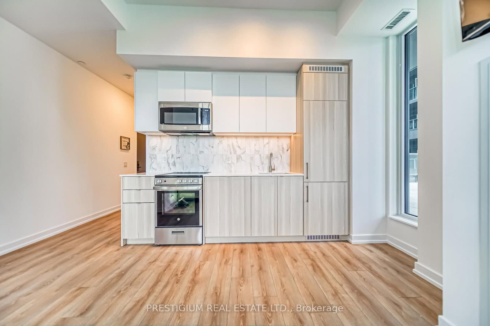 500 Dupont Street, Unit 303 thumbnail 9