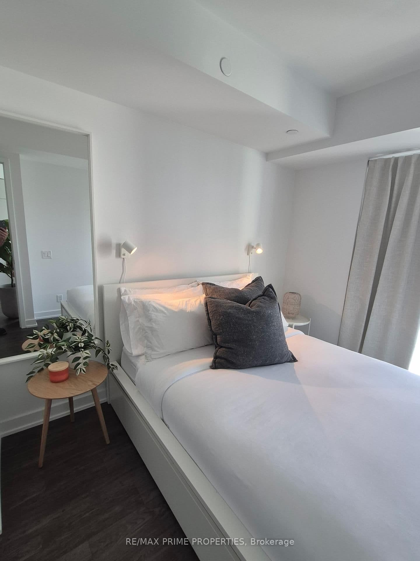 88 Queen Street E, Unit 3215 thumbnail 8