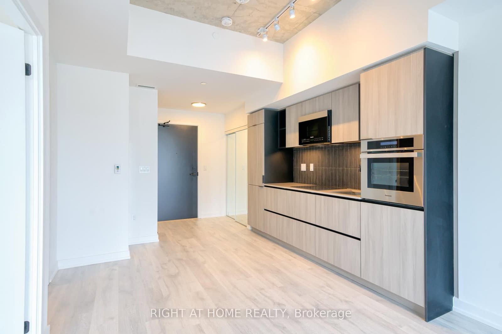 2 Augusta Avenue, Unit 704 thumbnail 15