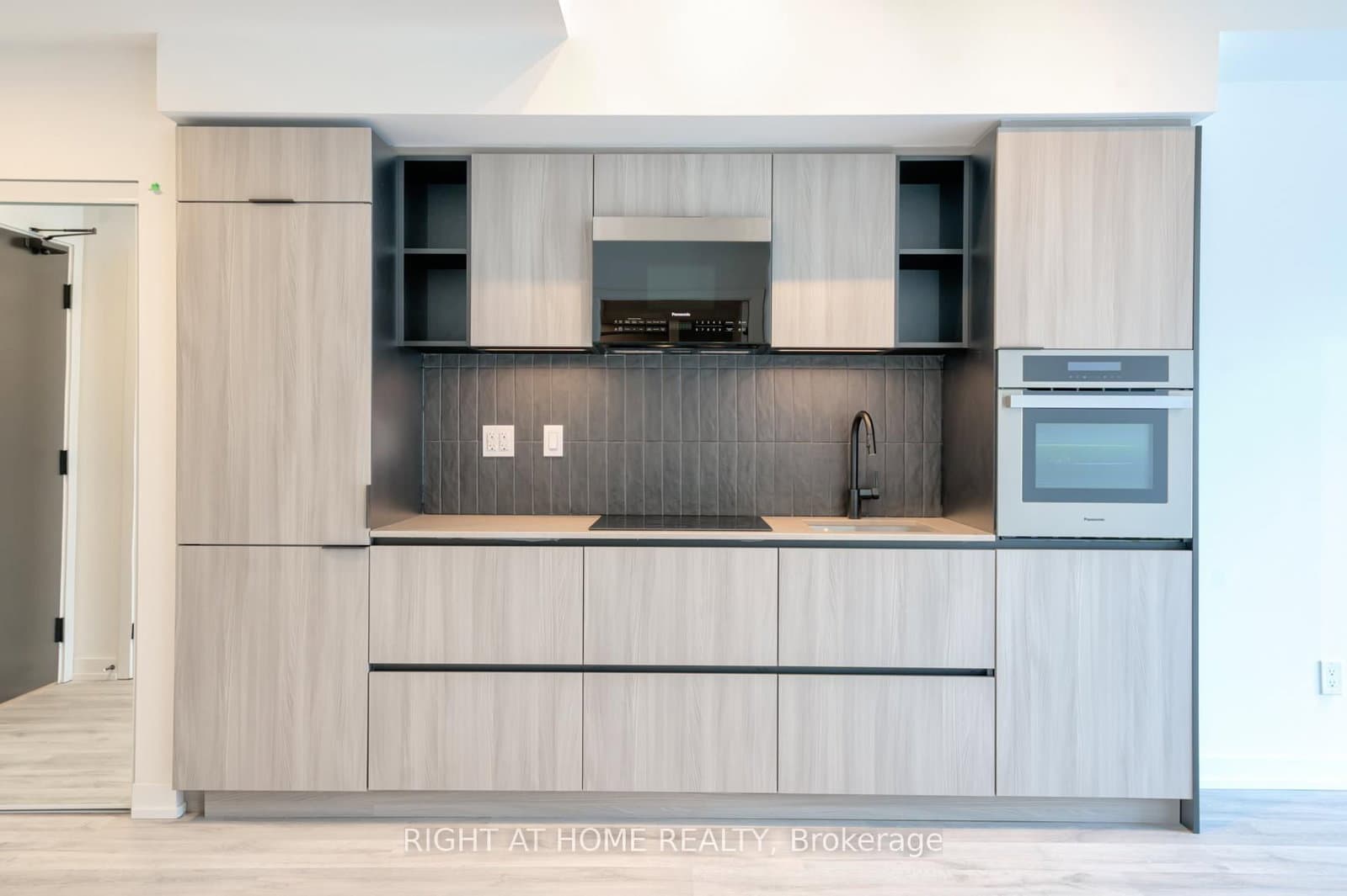 2 Augusta Avenue, Unit 704 thumbnail 17