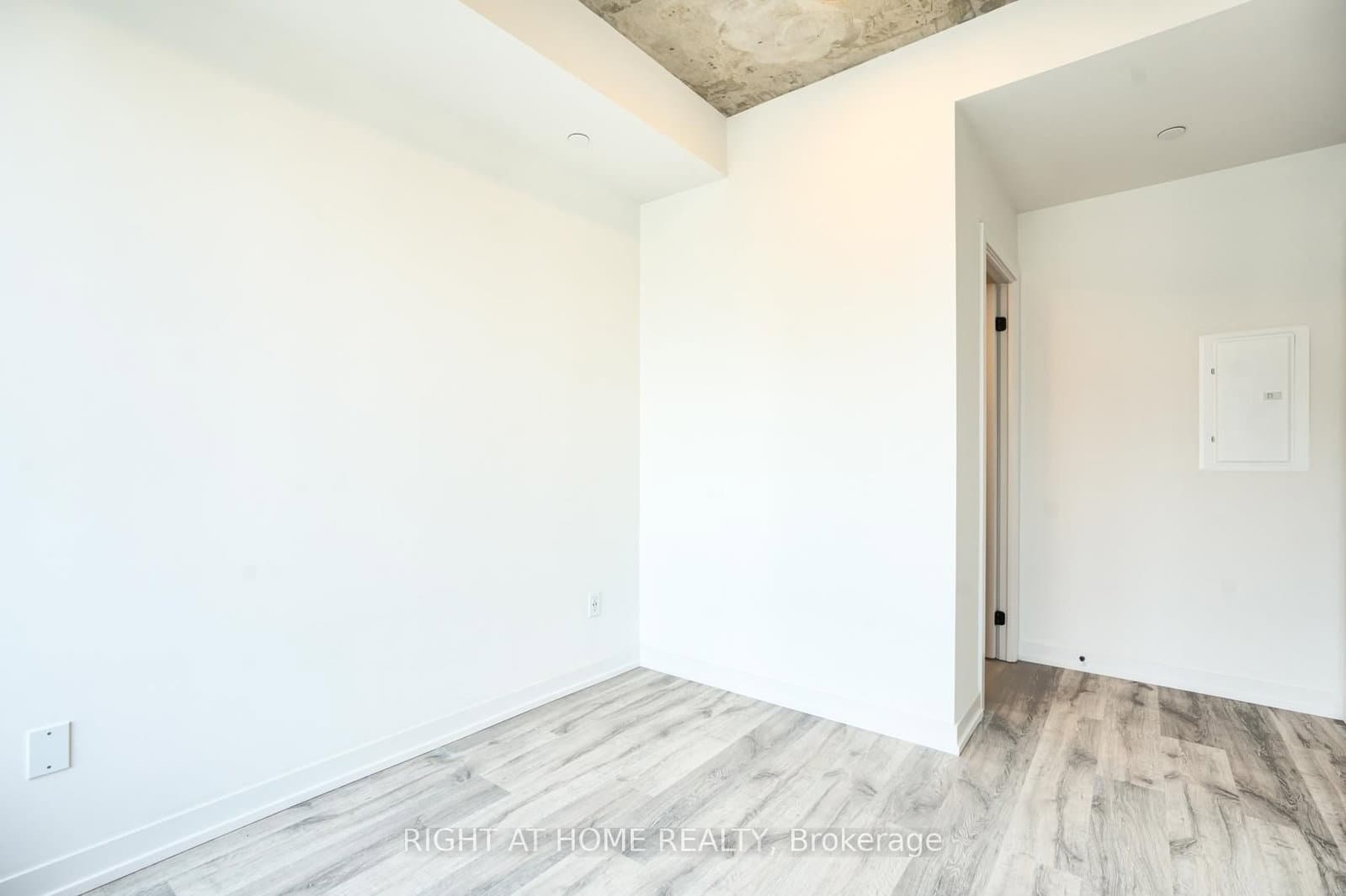 2 Augusta Avenue, Unit 704 thumbnail 6