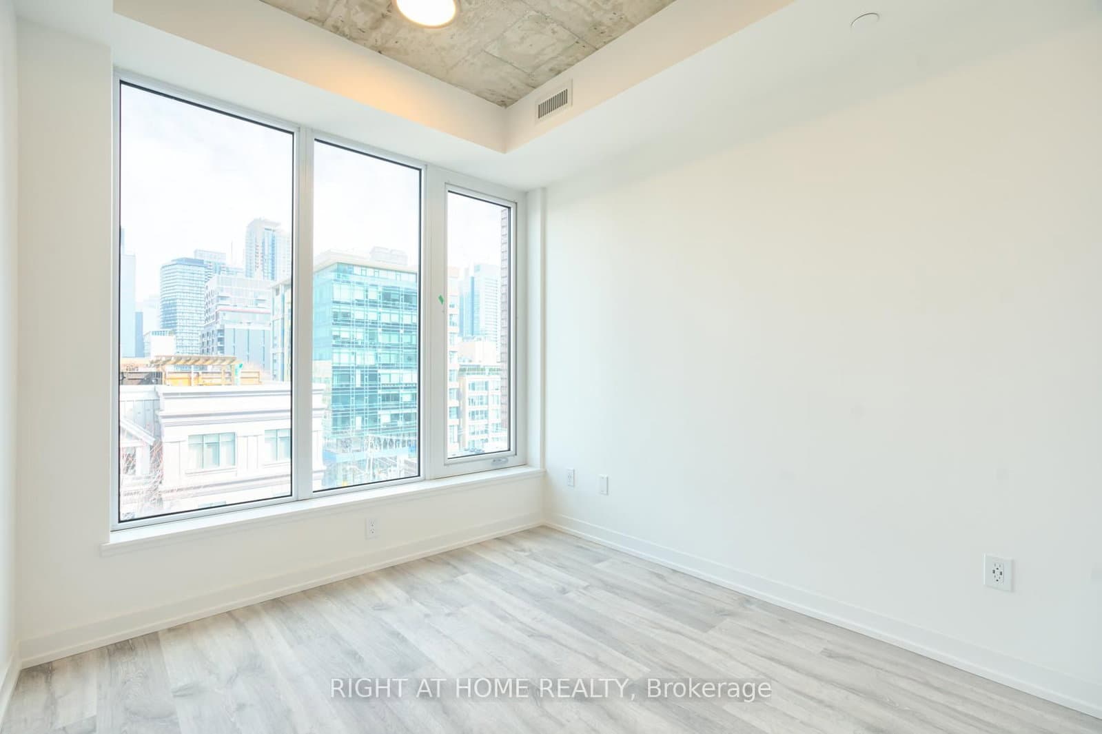 2 Augusta Avenue, Unit 704 thumbnail 7