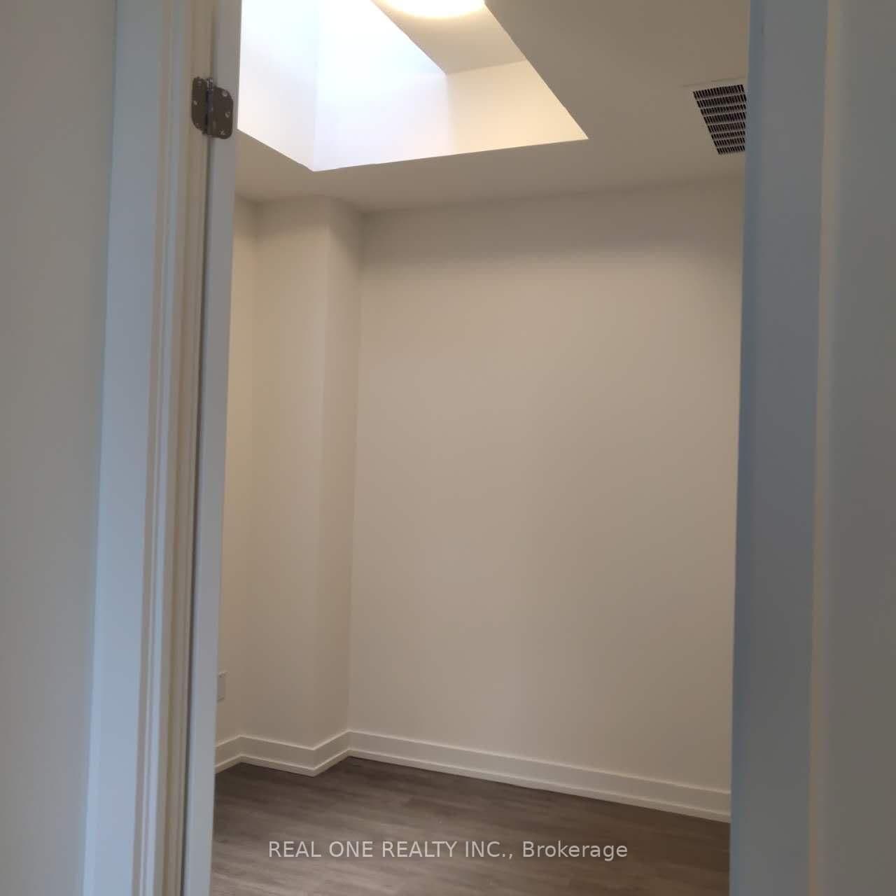 851 Sheppard Avenue W, Unit 13 thumbnail 8