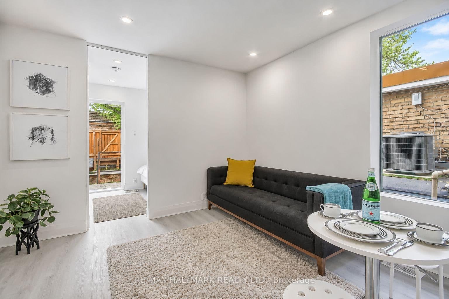 415 Dundas Street E, Unit 2 thumbnail 2