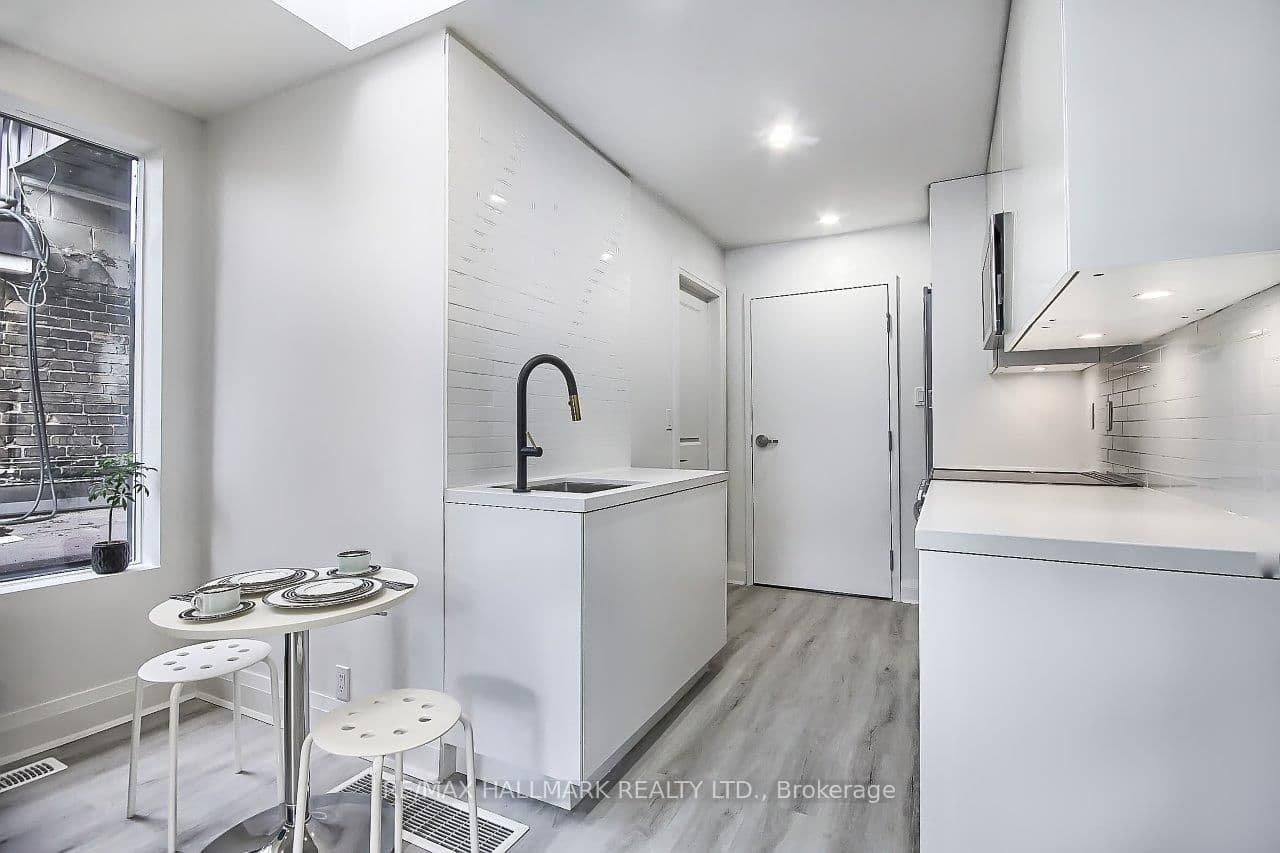 415 Dundas Street E, Unit 2 thumbnail 4